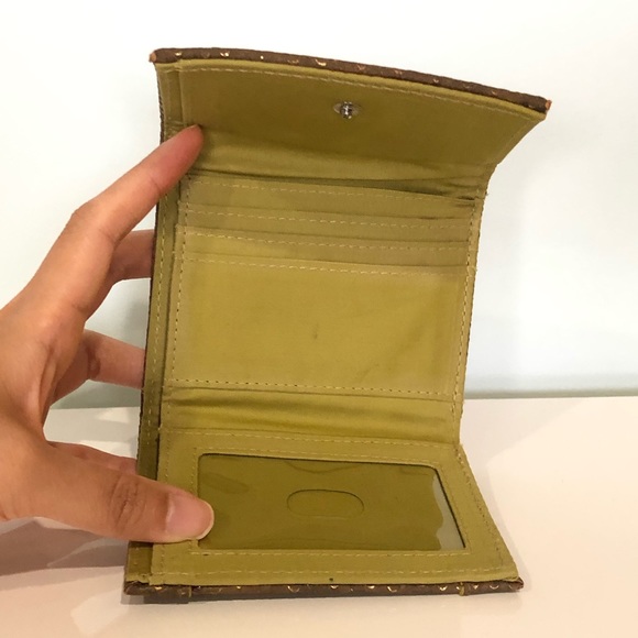 Snake-embossed and metallic trifold wallet - Picture 7 of 8